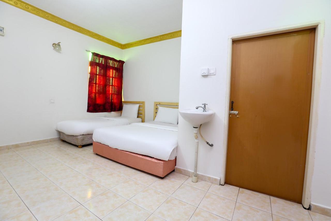 Oyo 89887 Chalet Yunie Marang Exterior foto