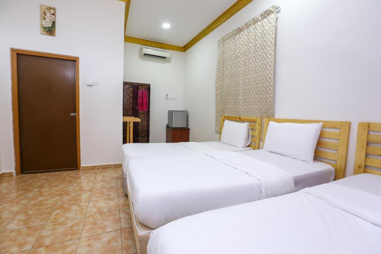Oyo 89887 Chalet Yunie Marang Exterior foto