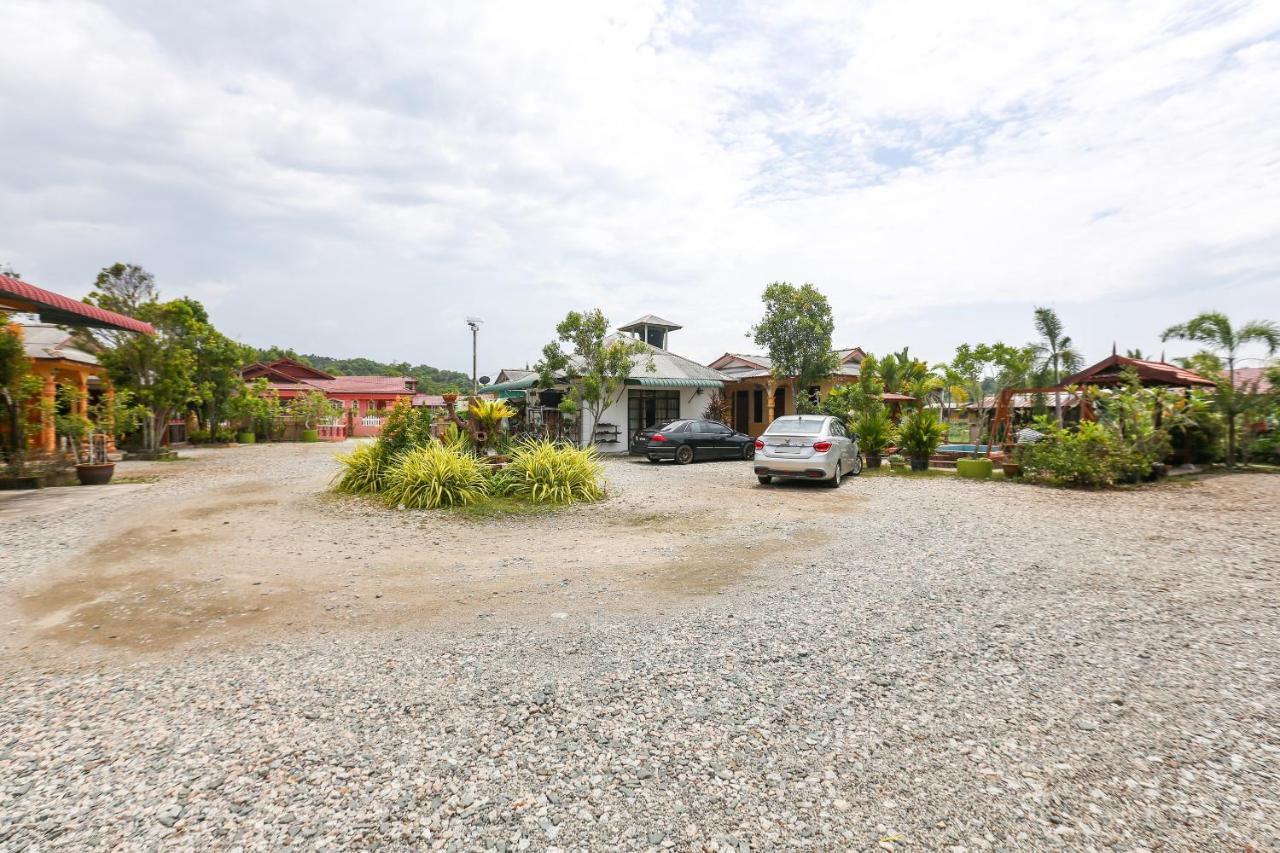 Oyo 89887 Chalet Yunie Marang Exterior foto