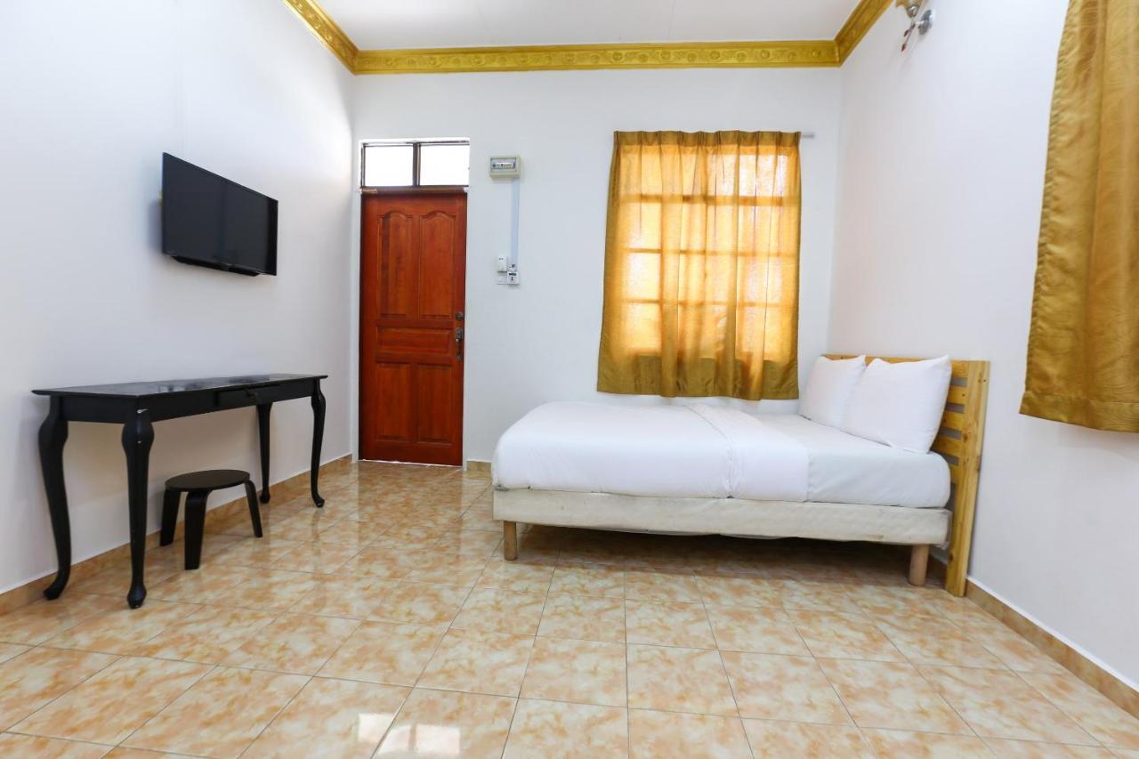 Oyo 89887 Chalet Yunie Marang Exterior foto